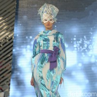 Sebastian Gunawan menampilkan koleksi terbarunya di acara Fashion Nation 2020, di Senayan City, Jakarta. Kamis [12/3/2020]. Foto: Mohammad Abduh/Wolipop.