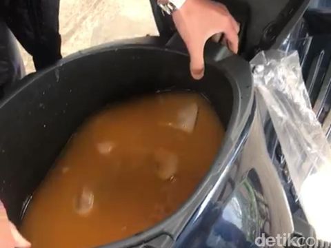 Siswa SMA Cisarua yang bikin video kocak jual makanan-minuman di bagasi motor