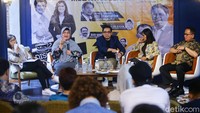 Diskusi yang digelar di Little League, Kebayoran Baru, Jakarta Selatan, dihadiri Satgas Waspada & Siaga Corona DR Erlina Burhan, Direktur Eksekutif CSIS Phillip J Vermonte, Ketua Komisi 1 DPR Meutya Hafid, dan Deputi V BIN Mayjen TNI Afini Boer.
