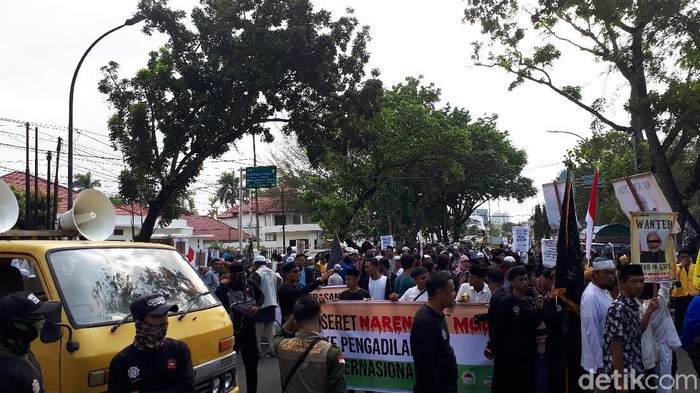 Demo di Konjen India, Medan.