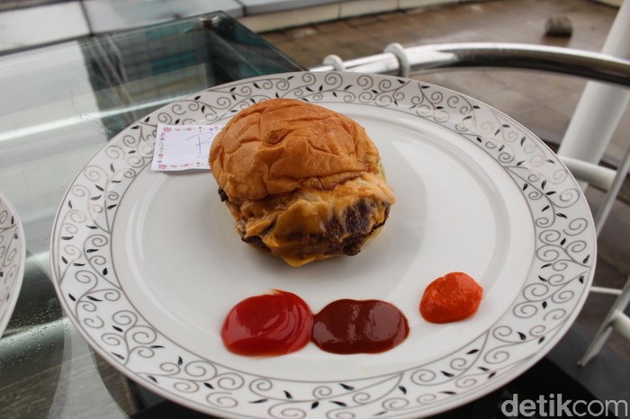 review burger mahal vs murah