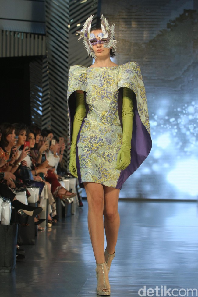 Sebastian Gunawan menampilkan koleksi terbarunya di acara Fashion Nation 2020, di Senayan City, Jakarta. Kamis [12/3/2020]. Foto: Mohammad Abduh/Wolipop.