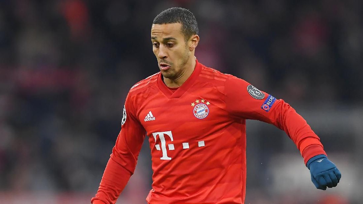 Gelandang Bayern Munich, Thiago Alcantara, kabarnya sudah tak sabar pindah ke Liverpool. (Foto: Getty Images/Michael Regan)