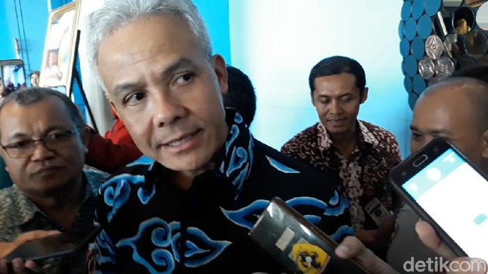 Gubernur Jateng, Ganjar Pranowo saat bicara soal pasien positif Corona yang meninggal di Solo, Jumat (13/3/2020).