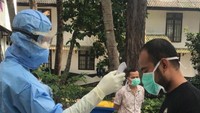 Sementara itu,  Tim Kesehatan  Kogasgabpad  (TNI AD, TNI AL, TNI AU) dipimpin Danyonkes 1 Mar. Letkol Laut (K) drg. Muh.Arifin sp. Ort. M. Tr .Opsla.  memantau  kegiatan WNI dengan sistem Wireless Command Center yang terdiri dari layar monitor CCTV yang bisa memantau dua gedung ABK yang observasi. Semua dapat di monitor dan dikendalikan. Hingga saat ini situasi dan kondisi WNI dalam keadaan baik dan sehat.