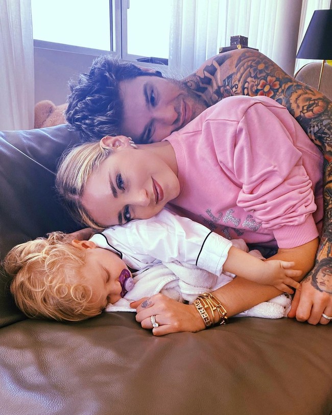 Prihatin atas apa yang terjadi di Italia, Chiara dan suaminya rapper Fedez pun melakukan penggalangan dana untuk membantu rumah sakit-rumah sakit di Milan dalam mengobati para pasien. Saat ini Chiara sudah berhasil mengumpulkan US$ 4 juta. Influencer 32 tahun itu sendiri dan suaminya menyumbang 100 ribu Euro dari uang pribadi mereka. Foto: Instagram