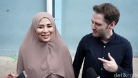 Menjelang pernikahan Cinta sempat ingin kabur, karena dirinya merasa belum yakin untuk menikah dengan Taha. Pool/Palevi S/detikFoto.