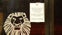 Guna mencegah penyebaran virus corona, pertunjukkan Broadway di Teater Minskoff pun dibatalkan. AP Photo/Kathy Willens.