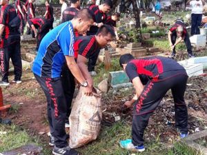 Kata Satpol PP soal Botol Minuman di Kuburan Tempat Dangdutan di Depok