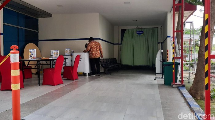 pelayanan crisis center di sebelah timur IGD RS Unair