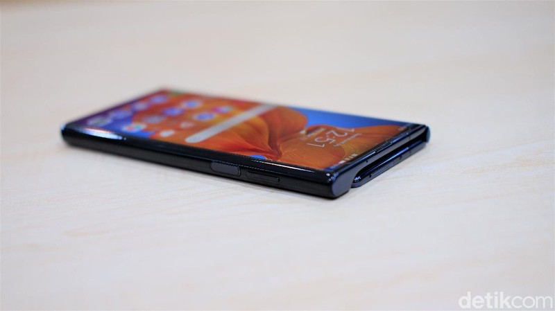 Huawei Mate XS