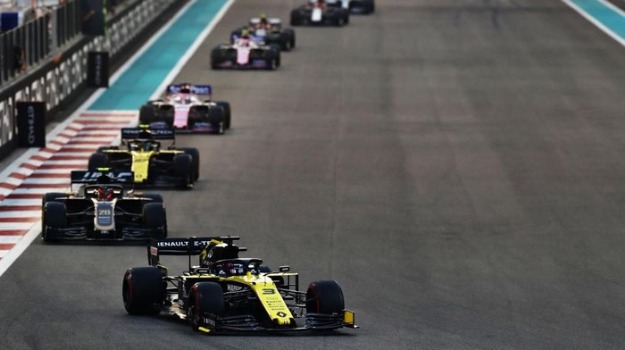 ABU DHABI, UNITED ARAB EMIRATES - DECEMBER 01: Daniel Ricciardo of Australia driving the (3) Renault Sport Formula One Team RS19 leads Kevin Magnussen of Denmark driving the (20) Haas F1 Team VF-19 Ferrari on track during the F1 Grand Prix of Abu Dhabi at Yas Marina Circuit on December 01, 2019 in Abu Dhabi, United Arab Emirates. (Photo by Mark Thompson/Getty Images)