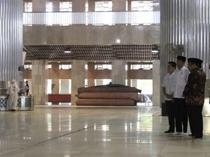 Jokowi Pantau Sterilisasi Masjid Istiqlal Cegah Corona