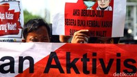 Massa meminta Kejagung membuka kembali kasus sarang burung walet yang melibatkan Novel Baswedan.