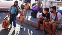 Kebijakan ini menyusul kasus pertama transmisi atau penularan domestik virus corona di Filipina.