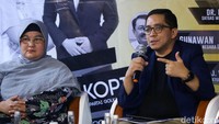 Direktur Eksekutif CSIS Phillip J Vermonte memberikan pemaparan dalam diskusi Bersatu Melawan Corona.