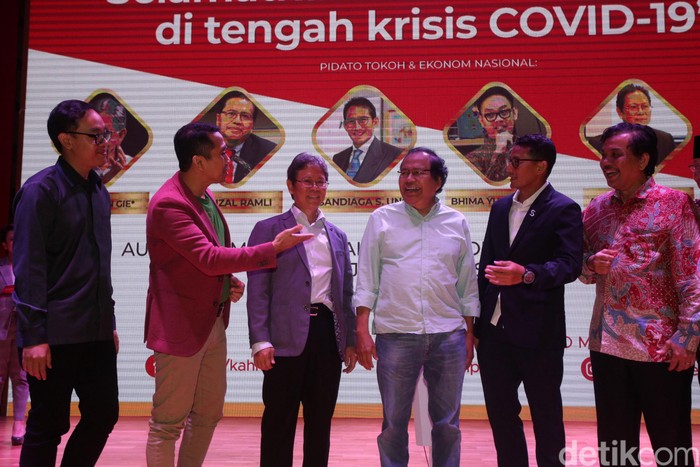 Diskusi Selamatkan Ekonomi Indonesia di Tengah Krisis COVID-19 Sandiaga Uno hadir dalam diskusi 'Opposition Leaders Economic Forum' di Jakarta. Acara itu membahas 'Selamatkan Ekonomi Indonesia di Tengah Krisis COVID-19'.