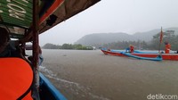 ukup dengan naik perahu dari Tempat Pelelangan Ikan (TPI) Desa Jetis seharga Rp 25 ribu, pengunjung sudah bisa diajak berputar dan berkunjung di Pulau Momonga (Foto: Arbi Anugrah/detikcom)
