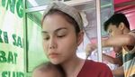 Galau Soal Rumah Tangga DJ Butterfly Punya Banyak Momen Makan Bareng Si Kecil
