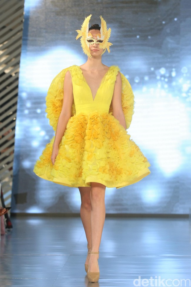 Sebastian Gunawan menampilkan koleksi terbarunya di acara Fashion Nation 2020, di Senayan City, Jakarta. Kamis [12/3/2020]. Foto: Mohammad Abduh/Wolipop.