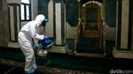 Tangkal Corona, Masjid Jami Baiturrahman Disemprot Disinfektan