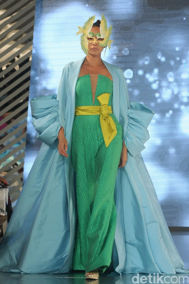 Sebastian Gunawan menampilkan koleksi terbarunya di acara Fashion Nation 2020, di Senayan City, Jakarta. Kamis [12/3/2020]. Foto: Mohammad Abduh/Wolipop.