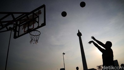 Melihat Monas yang Akan Ditutup Sementara karena Corona