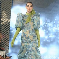 Sebastian Gunawan menampilkan koleksi terbarunya di acara Fashion Nation 2020, di Senayan City, Jakarta. Kamis [12/3/2020]. Foto: Mohammad Abduh/Wolipop.