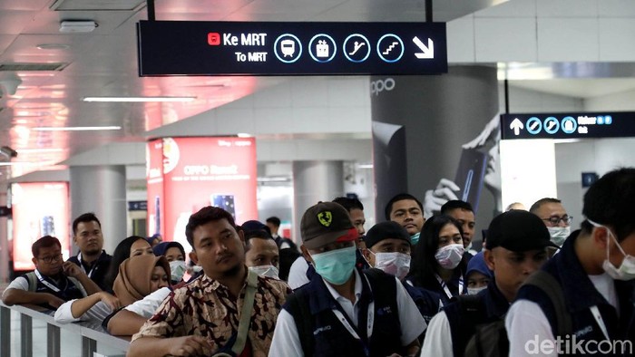 WHO telah umumkan wabah corona sebagai pandemi. Meski telah memperketat pengawasan guna cegah corona, Indonesia belum berencana melakukan lockdown.