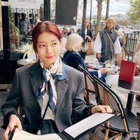 9.. SuzyTak heran jika idol KPop dan aktris yang bermain dalam Start-Up ini masuk dalam daftar artis paling dicintai. Ia punya julukan sebagai cinta pertama bangsa setelah membintangi film Architecture 101.Foto: Instagram @skuukzky