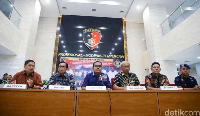 Bareskrim Polri memberi keterangan terkait kasus zat radioaktif di Perumahan Batan Indah, Tangsel. Polisi menetapkan satu karyawan Batan sebagai tersangka.