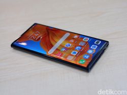 Menggenggam Ponsel Sultan Harga Rp 38 Juta dari Huawei