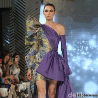 Sebastian Gunawan menampilkan koleksi terbarunya di acara Fashion Nation 2020, di Senayan City, Jakarta. Kamis [12/3/2020]. Foto: Mohammad Abduh/Wolipop.