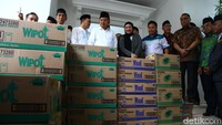 Dewan Masjid Indonesia (DMI) menyiapkan 2 juta botol berisi karbol untuk masjid di seluruh Indonesia. Penyediaan karbol ini dalam rangka gerakan membersihkan masjid guna mencegah penyebaran virus corona (Covid-19).