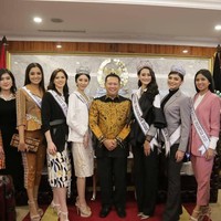 Kesalahan Kalista Iskandar di malam final Puteri Indonesia 2020 menuai pro dan kontra. Ada yang mengkritik, tapi tak sedikit pula yang mendukung. Seperti Kalista, Bamsoet pun tak luput dari kritikan dan pujian. Setidaknya, pertemuan ini dapat berdampak positif bagi kedua belah pihak. (Foto: Instagram/@bambang.soesatyo dan @officialputeriindonesia)