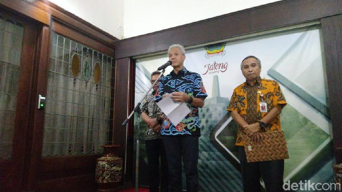 Gubernur Jateng, Ganjar Pranowo memberi pernyataan tentang Pasien Positif Corona di Jateng, Semarang, Jumat (13/3/2020).