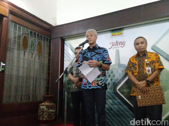 Gubernur Jateng, Ganjar Pranowo memberi pernyataan tentang Pasien Positif Corona di Jateng, Semarang, Jumat (13/3/2020).