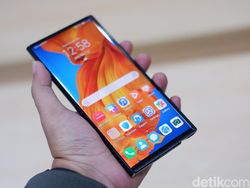 Menggenggam Ponsel Sultan Harga Rp 38 Juta dari Huawei