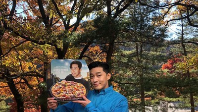Main di Itaewon Class, Begini Tampannya Park Seo Joon Saat Makan Es Krim