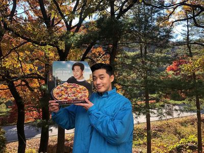 Main di Itaewon Class, Begini Tampannya Park Seo Joon Saat Makan Es Krim