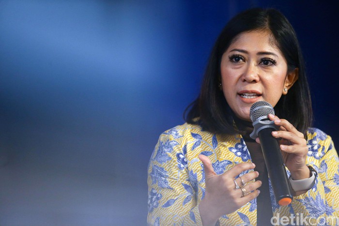 Partai Golkar menggelar diskusi bertemakan Bersatu Melawan Corona yang digelar di Little League, Kebayoran Baru, Jakarta Selatan, Jumat (13/3/2020). Diskusi dihadiri (kiri ke kanan) Satgas Waspada & Siaga Corona DR Erlina Burhan, Direktur Eksekutif CSIS Phillip J Vermonte, Ketua Komisi 1 DPR Meutya Hafid, dan Deputi V BIN Mayjen TNI Afini Boer.