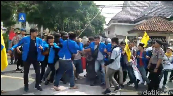 Aksi tolak Omnibus Law di Tasik