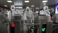 Jika upaya membatasi penyebaran virus corona diibaratkan peperangan, laboratorium-laboratorium inilah garis depannya. Korsel telah menciptakan jaringan 96 laboratorium milik pemerintah dan swasta untuk menguji keberadaan virus corona di antara individu-individu.