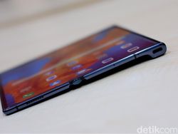 Menggenggam Ponsel Sultan Harga Rp 38 Juta dari Huawei