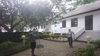 Kegiatan rutin yang dilakukan 68 WNI setiap hari dengan pengawasan dari Prajurit TNI yang tergabung dalam Kogasgabpad (TNI AD, TNI AL, TNI AU), dengan jadwal diantaranya bangun pagi jam 05.00 WIB, sholat subuh berjamaah bagi yang muslim dilanjutkan olahraga pagi dan sarapan pagi bersama.