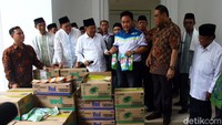 Terkait penyemprotan disinfektan, kata JK, DMI akan membentuk tim yang melibatkan perusahaan pembasmi hama untuk melakukan penyemprotan di masjid-masjid dengan target awal 10 ribu masjid di seluruh Indonesia dan DKI Jakarta.