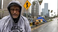 Wabah virus corona yang tengah melanda berbagai negara di dunia, tak terkecuali Amerika Serikat, membuat para tunawisma di negara tersebut menjadi salah satu kelompok yang rentan terinfeksi COVID-19. AP Photo/Damian Dovarganes.