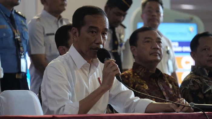 Jokowi di Soetta Konpers Corona