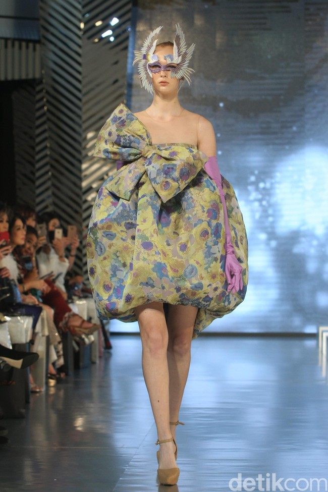 Sebastian Gunawan menampilkan koleksi terbarunya di acara Fashion Nation 2020, di Senayan City, Jakarta. Kamis [12/3/2020]. Foto: Mohammad Abduh/Wolipop.