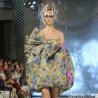 Sebastian Gunawan menampilkan koleksi terbarunya di acara Fashion Nation 2020, di Senayan City, Jakarta. Kamis [12/3/2020]. Foto: Mohammad Abduh/Wolipop.